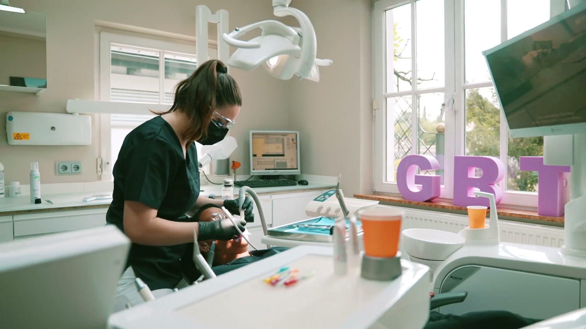 Professionelle Zahnreinigung in der Praxisklinik – Prophylaxe nach GBT-Protokoll